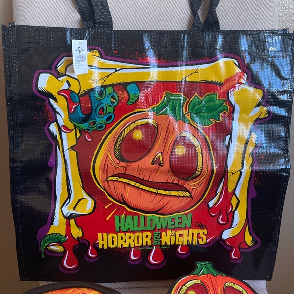 2024 Halloween Horror Nights LIL BOO Backpack, Wristlet, Tote Bag & Lanyard NEW - Picture 6 of 11